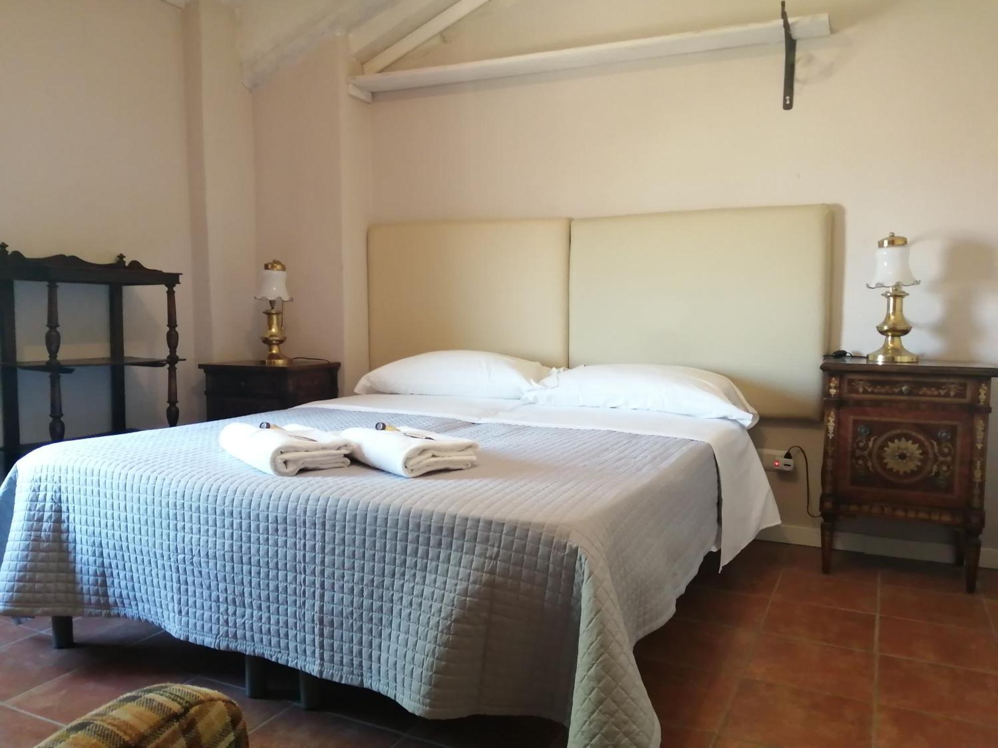 Cascina La Castagnara Bed & Breakfast Oriolo  ห้อง รูปภาพ